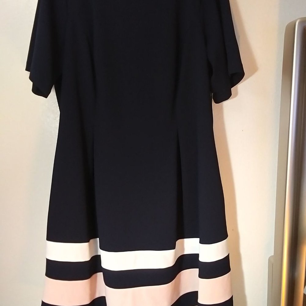 New Women's Short Sleeve Color Block Woven Dress - Picture 3 of 7